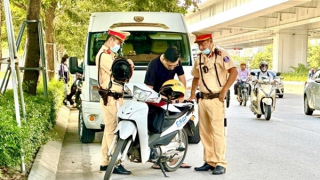 Trong 24 giờ, Hà Nội phạt gần 1 tỷ đồng các lỗi vi phạm giao thông