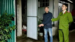 Dùng dao giải quyết mâu thuẫn với  hàng xóm