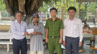 "Không có các anh Công an, tôi không biết đi bộ đến bao giờ mới về đến Kon Tum"