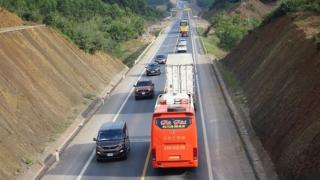 Đường chưa đạt chuẩn đã cho lưu thông tốc độ cao nên xảy ra nhiều tai nạn