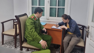 Hà Nội: Xử phạt người bán hàng rong “chặt chém” du khách nước ngoài