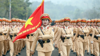 Ngắm những bóng hồng trên thao trường khổ luyện diễu binh