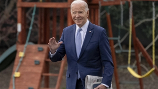 Mỹ thông qua gói ngân sách 1.200 tỷ USD, tránh việc đóng cửa chính phủ