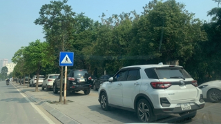 Nhộn nhạo mở điểm trông giữ xe, giá cả bát nháo (kỳ 1)