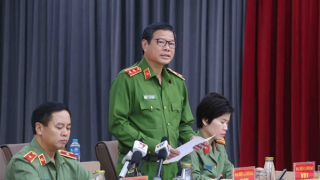 Tập trung đấu tranh đối tượng "cầm đầu", "bảo kê" khai thác khoáng sản