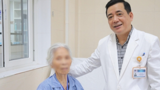 Phẫu thuật thành công ung thư đại tràng cho cụ bà 95 tuổi