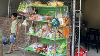 Hàng chục học sinh bị ngộ độc, nghi do ăn quà vặt bán trôi nổi