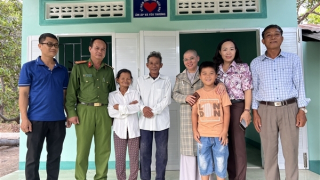 Trại tạm giam Công an tỉnh Ninh Thuận trao tặng nhà tình nghĩa cho người dân