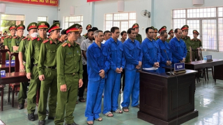 Đập phá tài sản công ty, 21 bị cáo lãnh án tù