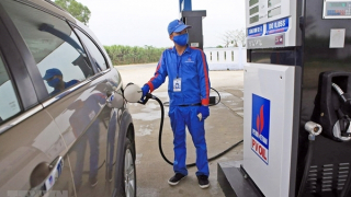 Lo thiếu cạnh tranh sòng phẳng nếu doanh nghiệp tự quyết giá xăng dầu