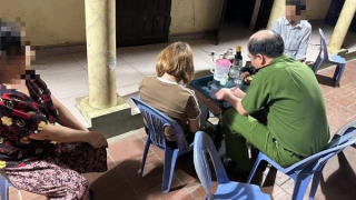 Công an phường kịp thời ngăn chặn người phụ nữ từ Phú Thọ đến Hồ Tây định tự tử