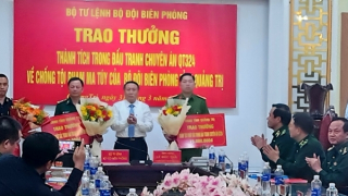 Khen thưởng thành tích bắt giữ vụ buôn bán, vận chuyển ma túy từ Tam giác vàng vào Quảng Trị tiêu thụ