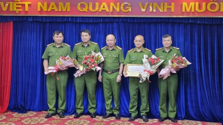 Khen thưởng các đơn vị khám phá nhanh vụ giết người