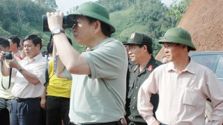 Bài 1:  Bí ẩn lá cờ có ngôi sao 6 cánh