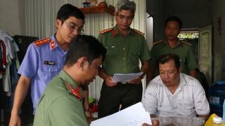 Mua máy in đa năng về phòng trọ sản xuất tiền giả