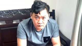 Vận chuyển trái phép 20.000 USD từ nước ngoài về