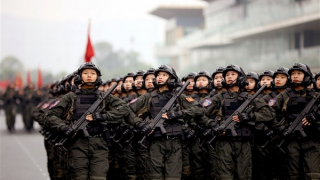 Ngẩn ngơ những "bông hồng thép" Cảnh sát đặc nhiệm xinh đẹp