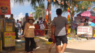 Khách ẩu đả cạnh chùa, 2 người thương vong