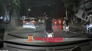 Nhóm trẻ trâu chạy xe nẹt pô, dàn hàng ngang... còn gây hấn với tài xế ô tô