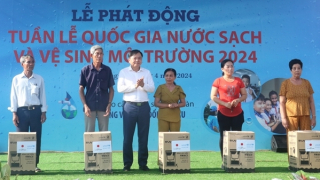 Hỗ trợ người dân Cà Mau bị ảnh hưởng do hạn hán, xâm nhập mặn