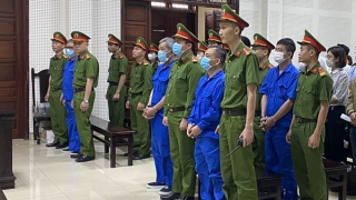 Căng thẳng đối chất giữa bị cáo Đỗ Hữu Ca với "trùm" mua bán trái phép hóa đơn