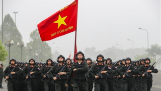 Cận cảnh nữ Cảnh sát  "vượt nắng, thắng mưa" trên thao trường