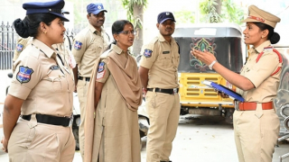 Cảnh sát SHE Team ở Hyderabad