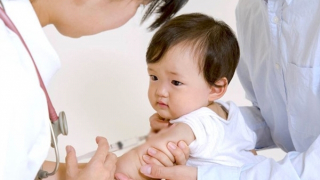 Tay chân miệng, sởi, ho gà tăng nhanh, đẩy mạnh tiêm vaccine cho trẻ