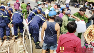 Công an các tỉnh hỗ trợ cấp nước ngọt miễn phí cho người dân vùng hạn mặn