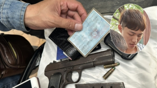 "Dắt" súng đi dạo phố, giữa đường “đụng” Cảnh sát 141