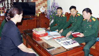 Những tư liệu xúc động của người Anh hùng Điện Biên