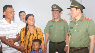 Bộ Công an trao tặng nhà mẫu và kinh phí xây dựng 1.290 ngôi nhà tại Trà Vinh