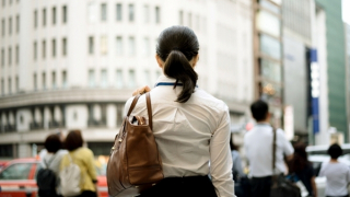 Không để người trẻ đơn độc