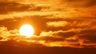 Cả nước trời nắng nóng oi bức, có nơi nền nhiệt cao trên 38 độ C