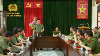 Khen thưởng thành tích khám phá vụ trộm cắp tài sản tại trụ sở UBND TP Thái Bình