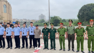 Bàn giao đối tượng truy nã cho Công an Trung Quốc