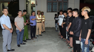 Tạm giữ 18 đối tượng mang dao phóng lợn náo loạn đường phố