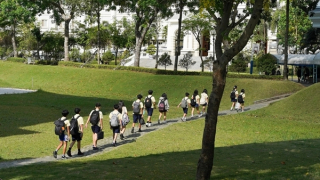 Trường quốc tế Mỹ cho học sinh nghỉ học sớm hơn kế hoạch 1 tháng