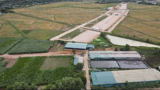 Loay hoay xử lý trại lợn án ngữ cao tốc Bắc – Nam