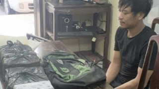 Lộ tẩy “bọc lạ” của người đàn ông khoác ba lô qua cầu