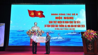 Ấm áp nghĩa tình đoàn Công tác của Bộ Công an đến với Trường Sa