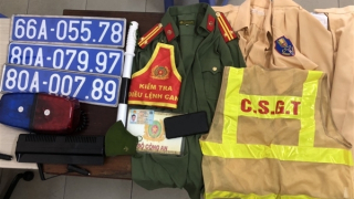 Gắn biển số “80A” rồi giả làm cán bộ kiểm tra Điều lệnh CAND
