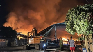 Cháy nhà kho rộng hàng nghìn m2 ở Tiền Giang