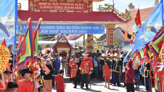 Hàng ngàn người dự lễ hội Nghinh Ông Nam Hải