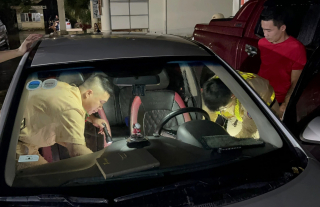 Khống chế tài xế lao xe qua chốt kiểm tra nồng độ cồn