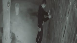 Chiêu độc dán mã QR đè lên mã của chủ quán ăn