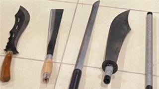 Bắt giữ đối tượng cố ý gây thương tích, phát hiện nhiều hung khí trong phòng trọ