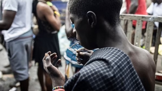 Nạn đào mộ lấy xương làm ma túy ở Siera Leon