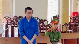 Nhân viên ngân hàng lừa đảo lấy tiền đánh bạc, lĩnh án 15 năm tù