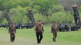 Ông Kim Jong-un chỉ đạo tập trận mô phỏng phản công hạt nhân